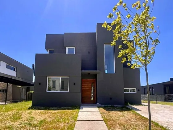 Casa En Venta Dño. Directo A Estrenar 6 Amb. Y Pileta En Puertos Araucarias