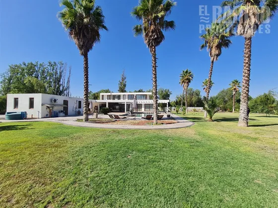 Casa En Venta De 6 Dorm. En Chicureo Poniente Colina