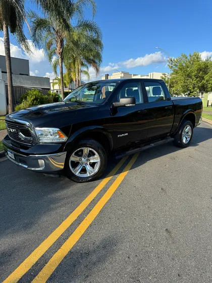 Ram Ram Classic 5.7 Laramie Cab. Dupla 4x4 Aut. 4p