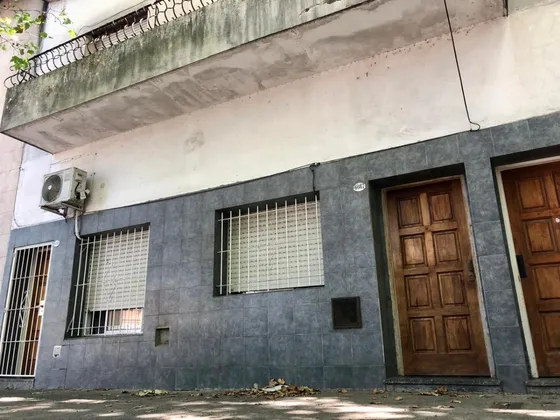 Piso Unico 4 Amb Con Balcon - Patio Y Terraza