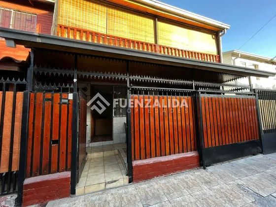 Casa En Venta De 5 Dorm. En Maipú