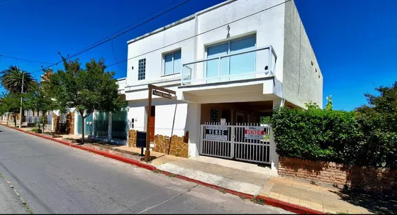 La Cumbre Casa Grande Con Departamento En Pleno Centro 