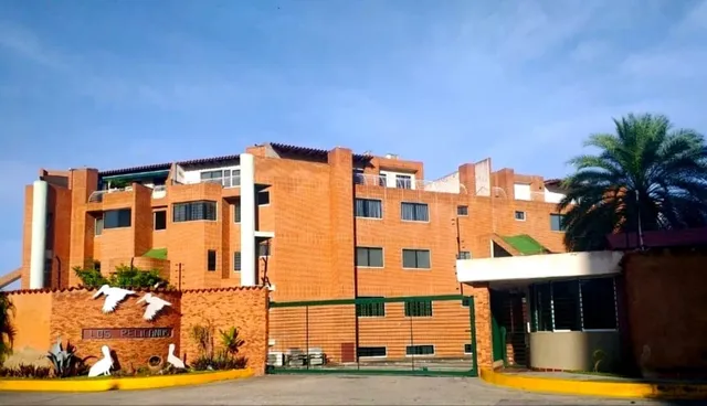 Venta - Resd. Los Pelícanos. Av. Ppal La Arboleda. Porlamar.