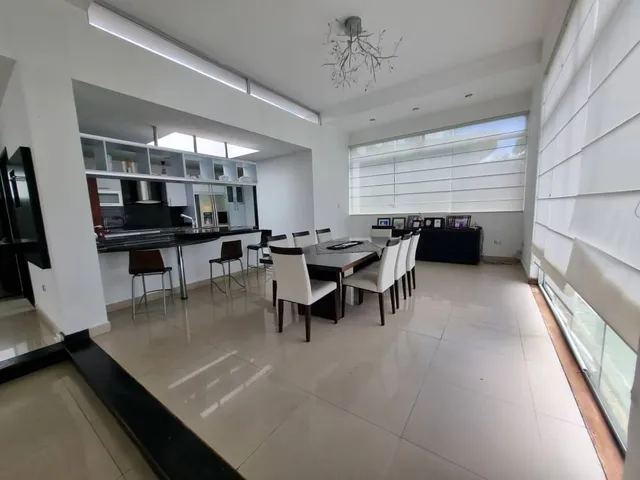 Casa En Alquiler, Urbanización Topo Sanín Amplia, 4 Habitaciones, 5 Baños, Cocina, 5 Puestos De Estacionamiento. San Antonio De Los Altos Miranda