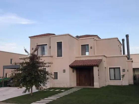 Muy Linda Casa En Alquiler Temporal En Ayres Plaza | Vco Propiedades