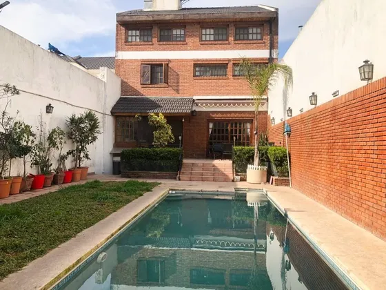 Hermosa Casa Con Piscina En Parque Patricios