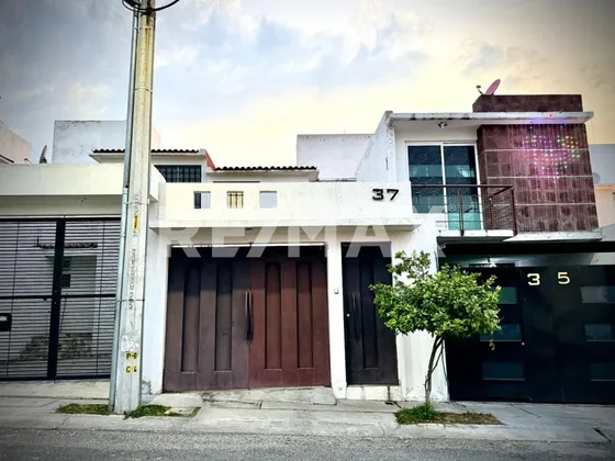 Casa En Venta En Mision Mariana 