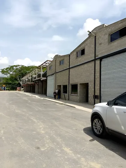 Galpones En Venta, (sandra Nino) San Diego, Planta Electrica Y Pozo De Agua
