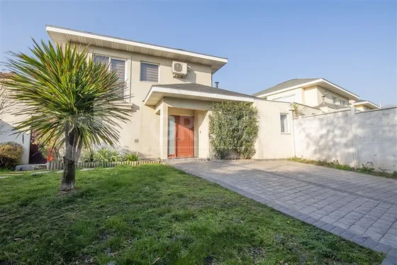 Casa De 3d, 3b, Con Estupendo Quincho En Peñalolén