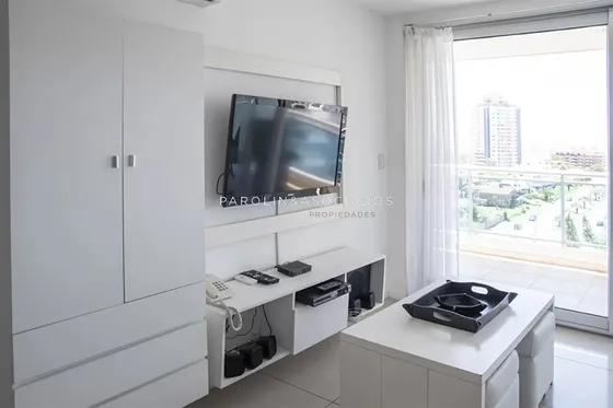 Apartamento En Venta De 1 Dormitorio En Edificio Sol Y Luna, Punta Del Este.