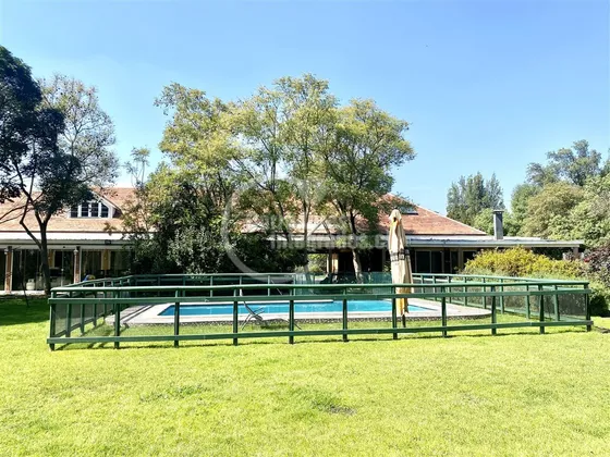 Casa En Venta De 11 Dorm. En Chicureo