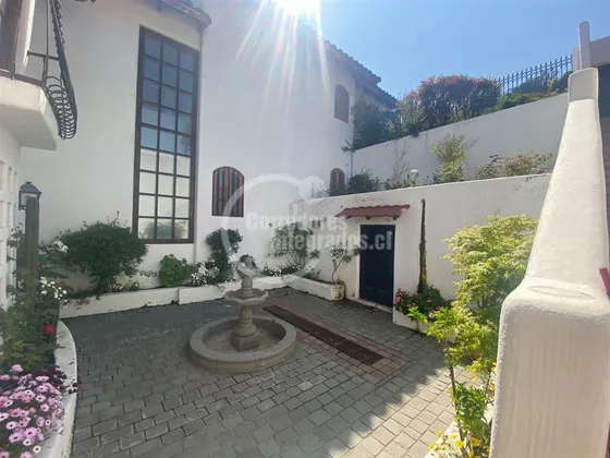 Casa En Venta De 5 Dorm. En Las Condes