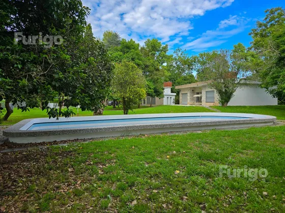 Venta Casa Con Pileta Y Quincho En Pueblo Esther