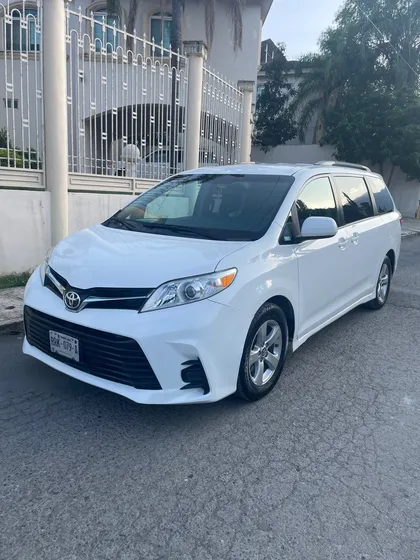 Toyota Sienna 3.5 Le At