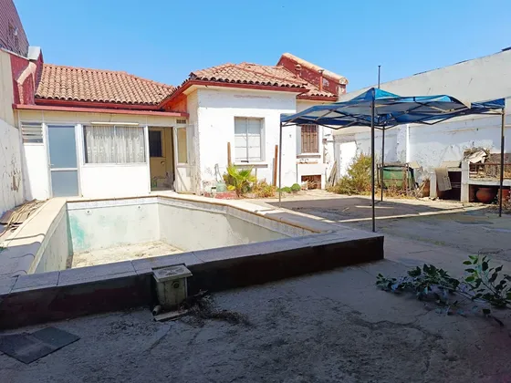 Vive A Minutos Del Metro, Casa Terreno De 390 M2