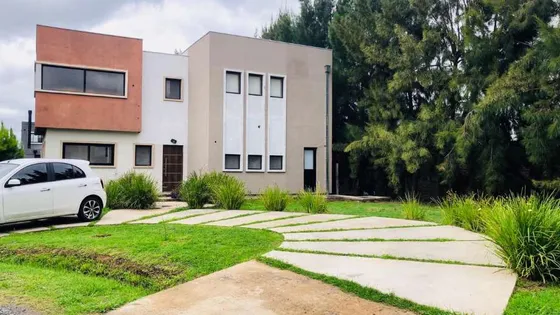 Casa En Venta En Barrio Las Golondrinas En Hudson Apto Crédito