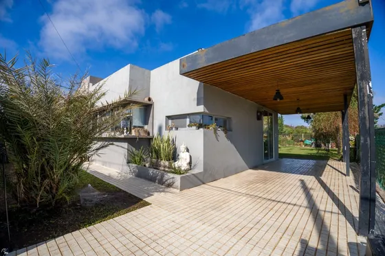 Venta Casa Con Patio Y Pileta En Acequias - Roldan