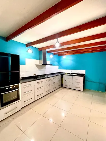Casa En Venta De 6 Dorm. En Estación Central