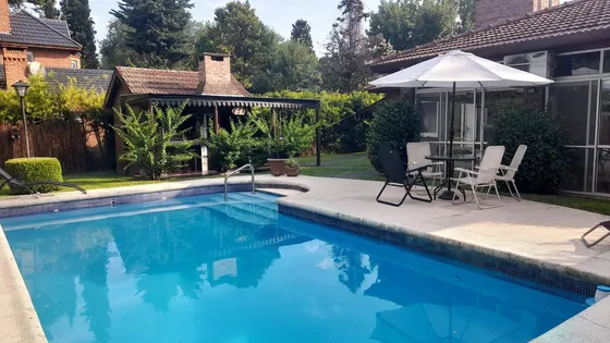 Venta Casa Parque Las Naciones 3 Ambientes Quincho Pileta Guernica