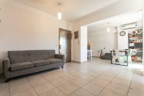 Venta Departamento Tres Ambientes Con Balcón Permuta Parque Chass
