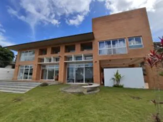  #25-7287  Bella Y Espectacular Casa En Alto Hatillo 