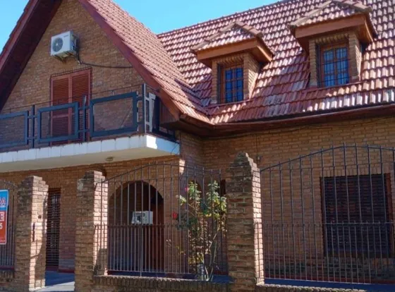 Casa En Venta - 3 Dormitorios 2 Baños - Cochera - 340mts2 - San Miguel
