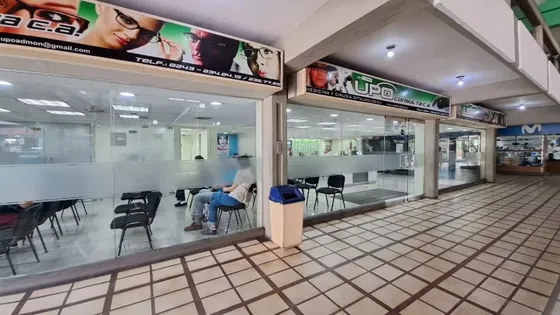 Venta Amplio Local En Esquina Cc Maracay Plaza Girardot Altamente Negociables Jm