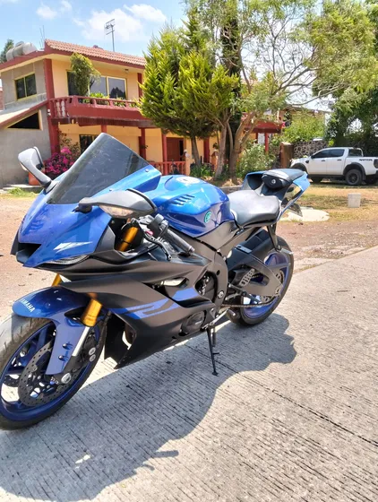 Yamaha R6 Azul Con Negro