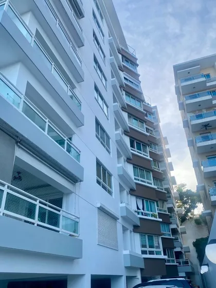 Apartamento En Alquiler Totalmente Amueblado-elegancia Y Confort En Cada Rincón Con Vista Al Mar