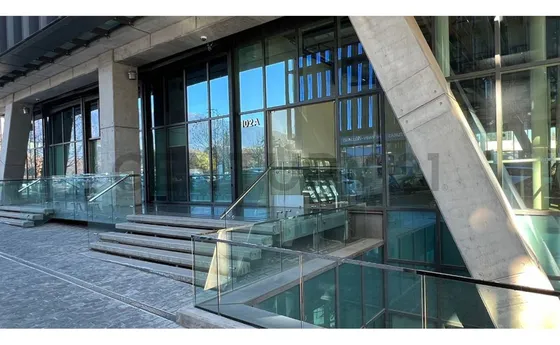 Amplio Local Comercial En Avenida Las Condes
