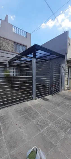 Ramos Mejía Sur - Exc Triplex 4 Amb Cochera Y Fondo (colegio Don Bosco)