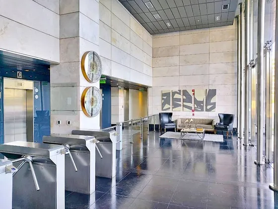 Vende Excelente Oficina Totalmente Habilitada - La Reina