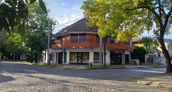 Casa Cuatro Ambientes Con Cochera Cubierta 