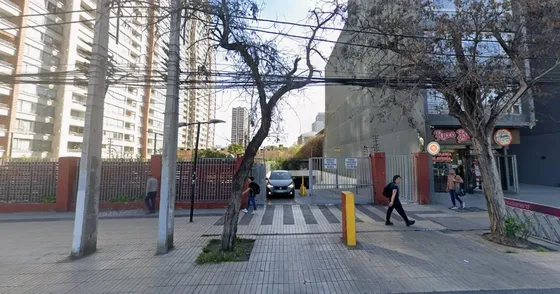 Arriendo Estacionamiento Techado Metro Irarrázaval