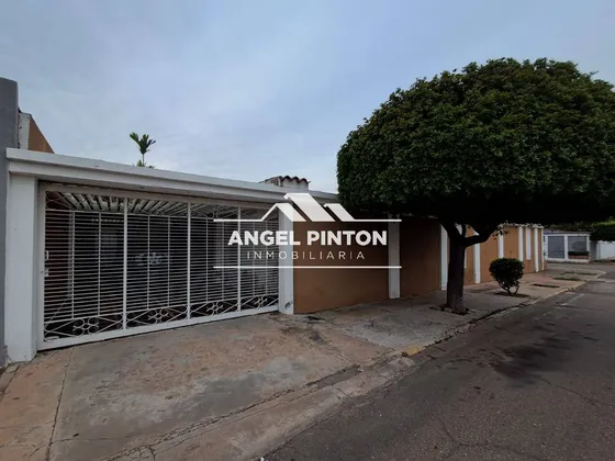 Casa En Venta En Altos Del Pilar Maracaibo. Api 6407