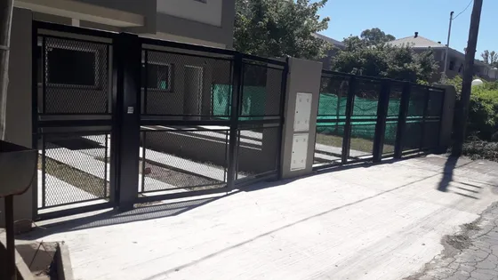 Alquiler Tipo Duplex, Sin Expensas. Zona Vigilada, Amplio Jardín Propio
