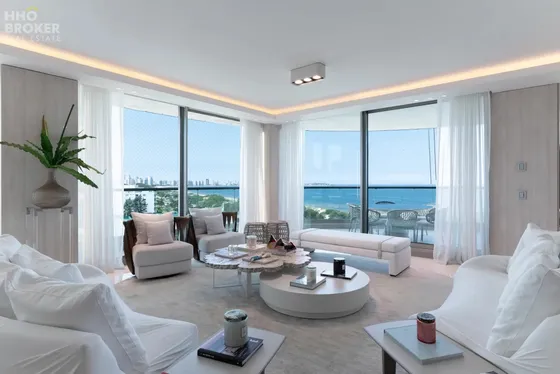 Apartamento En Venta. 4 Dormitorios. Fendi Chateau. Punta Del Este. Playa Mansa.