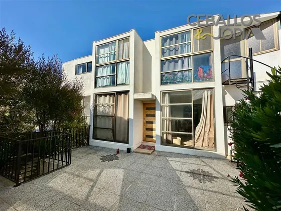 Casa En Venta De 4 Dorm. En Quilpué
