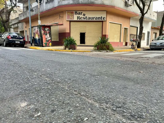 Local En Franklin Esquina Mejico - Emblematico Bar Y Restaurante - 121m2 Totales