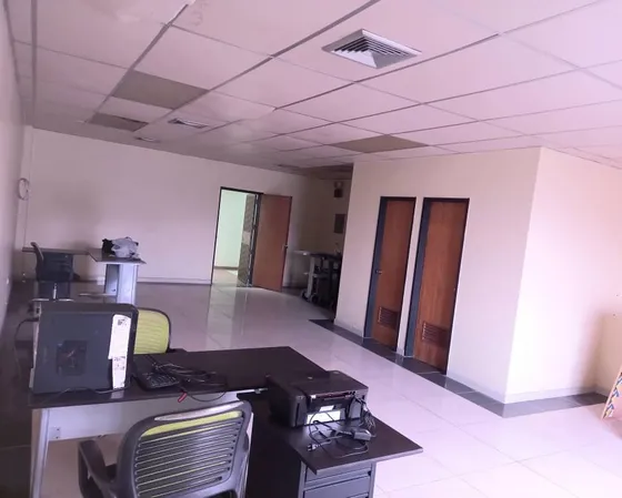 Alquiler De Oficina Ubicada En C.c. Patio Trigal Valencia D26-01