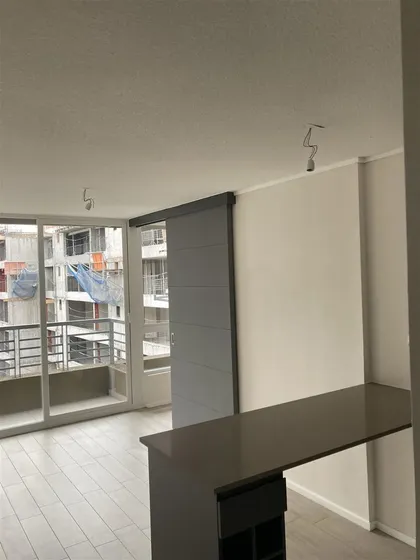 Arriendo Departamento 1d 1b Con Estac. Prat 655. Santiago.