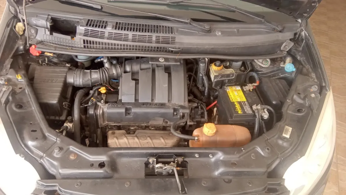 Fiat Idea 2012 1.4 Attractive Flex 5p — foto 6