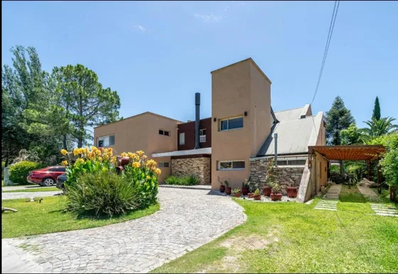 Venta Casa +8 Ambientes En Náutico Escobar 