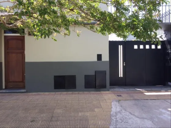 Casa De 1 Dormitorio En Alquiler Con Patio 