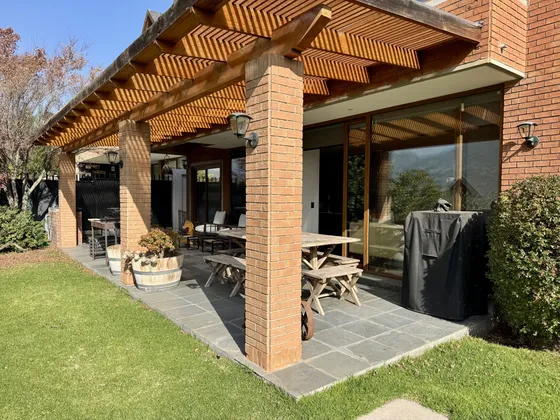 Casa En Venta De 4 Dorm. En Lo Barnechea