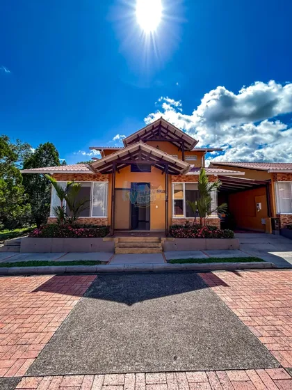 En Venta Casa En Conjunto Cerrado Senderos Del Llano 2 (restrepo)