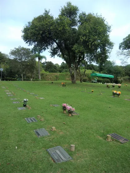 Jazigo 3 Gavetas E Lápide Área Super Nobre Cemitério Parque Iguaçu C/ Taxa De Transferência Inclusa