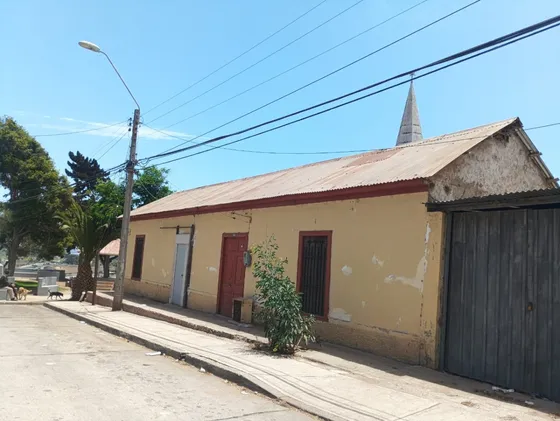 Casa Antigua En Un Gran Terreno, Céntrica