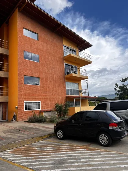 Venta De Apartamento Pb En Urb Las Bonitas, Valle Arriba, Guatire, Estado Miranda Mc