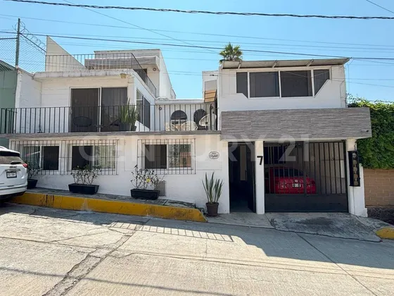 Casa Con Lofts Para Rentar  En Lomas De Cortes, Cuernavaca,